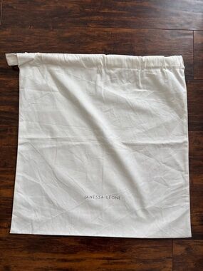 Janessa Leone Dustbag